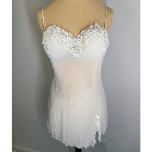 Vintage Linea Donatella  light off white negligee with vintage lace size LARGE WITH BUILT IN BRA