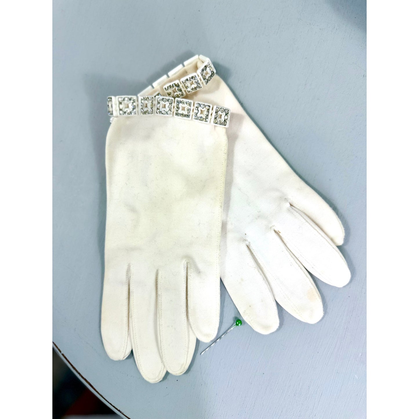 Vintage off white and rhinestone gloves