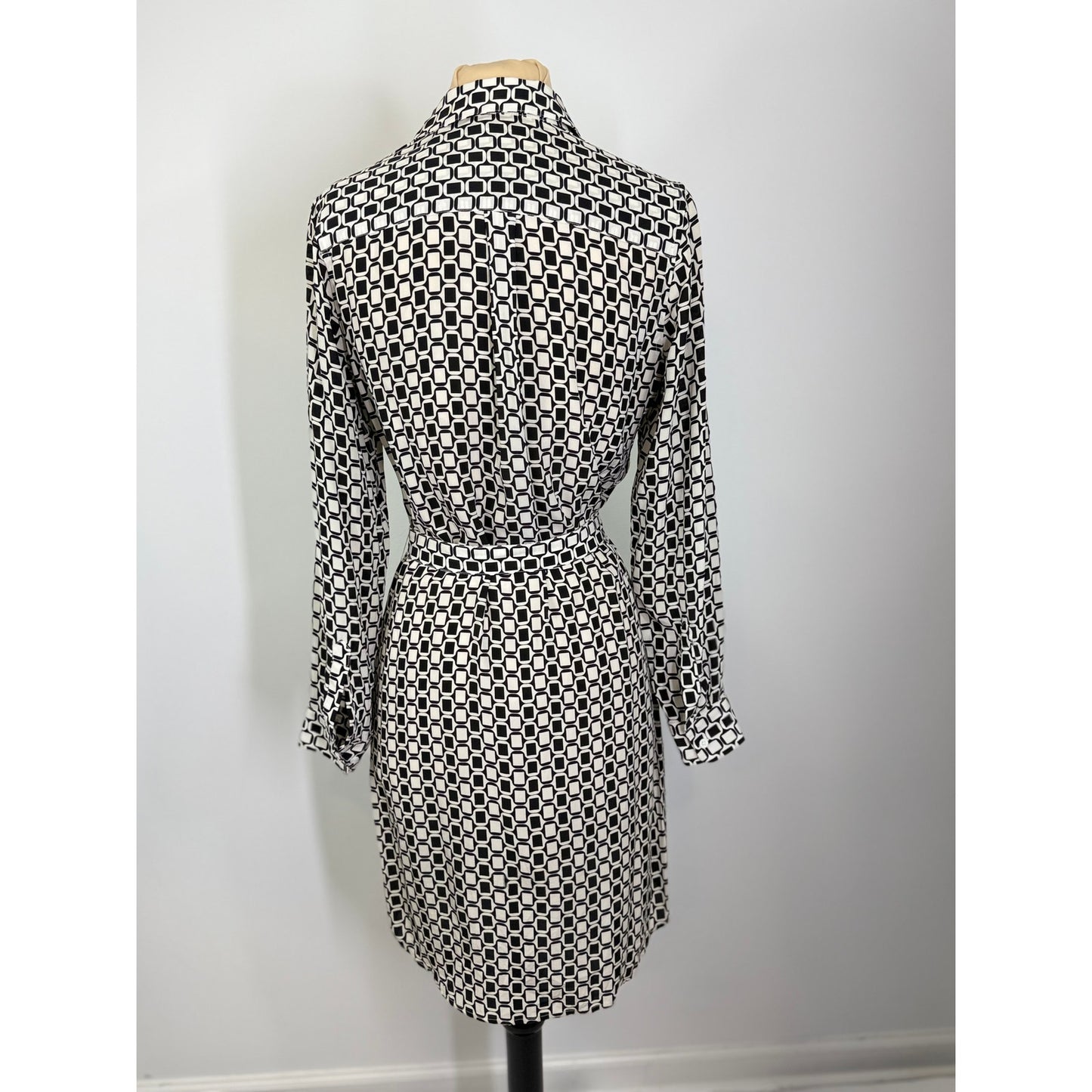 JMclaughlin 100% Silk black and white dress -S