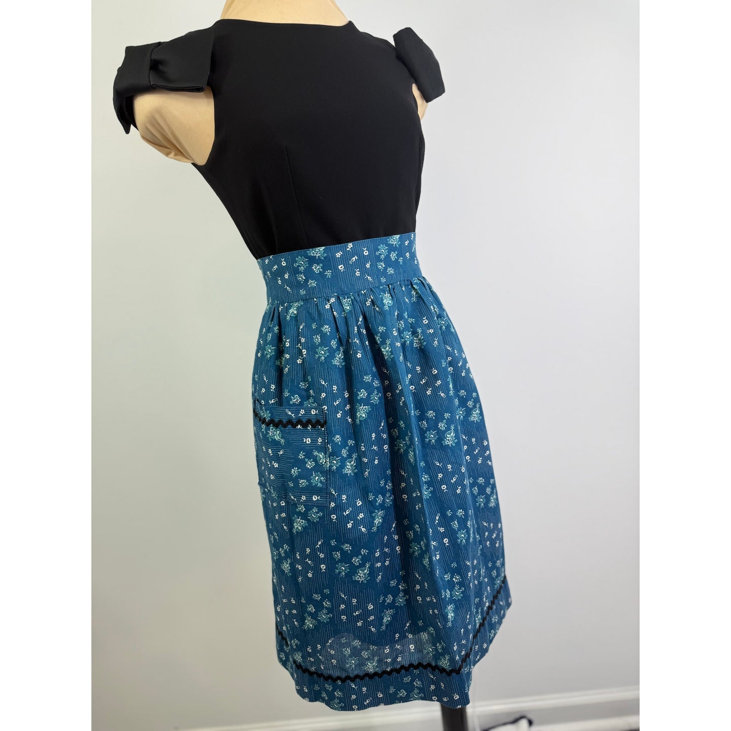 Vintage French Country blue  floral apron