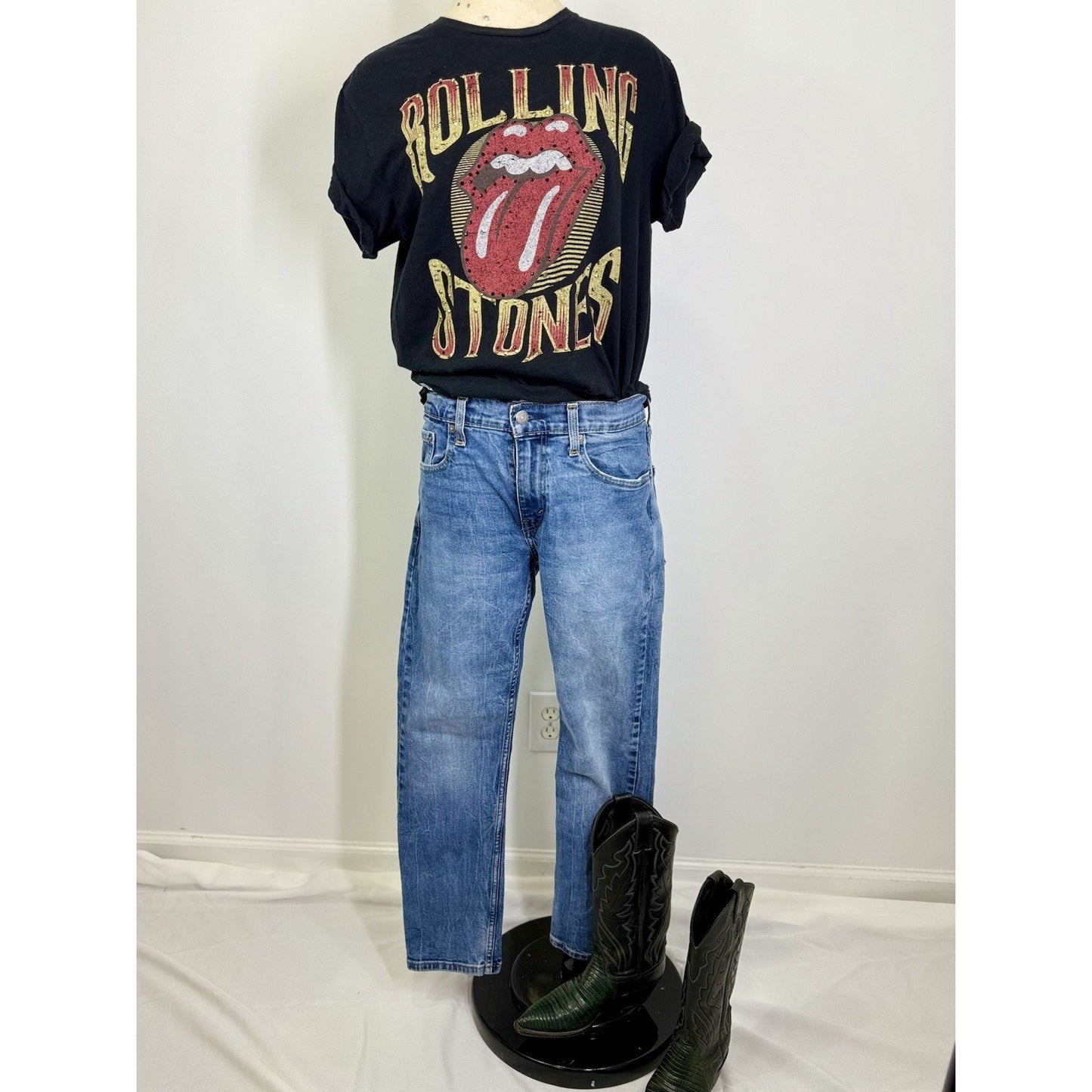 Authentic rolling stones black tee w rhinestones
