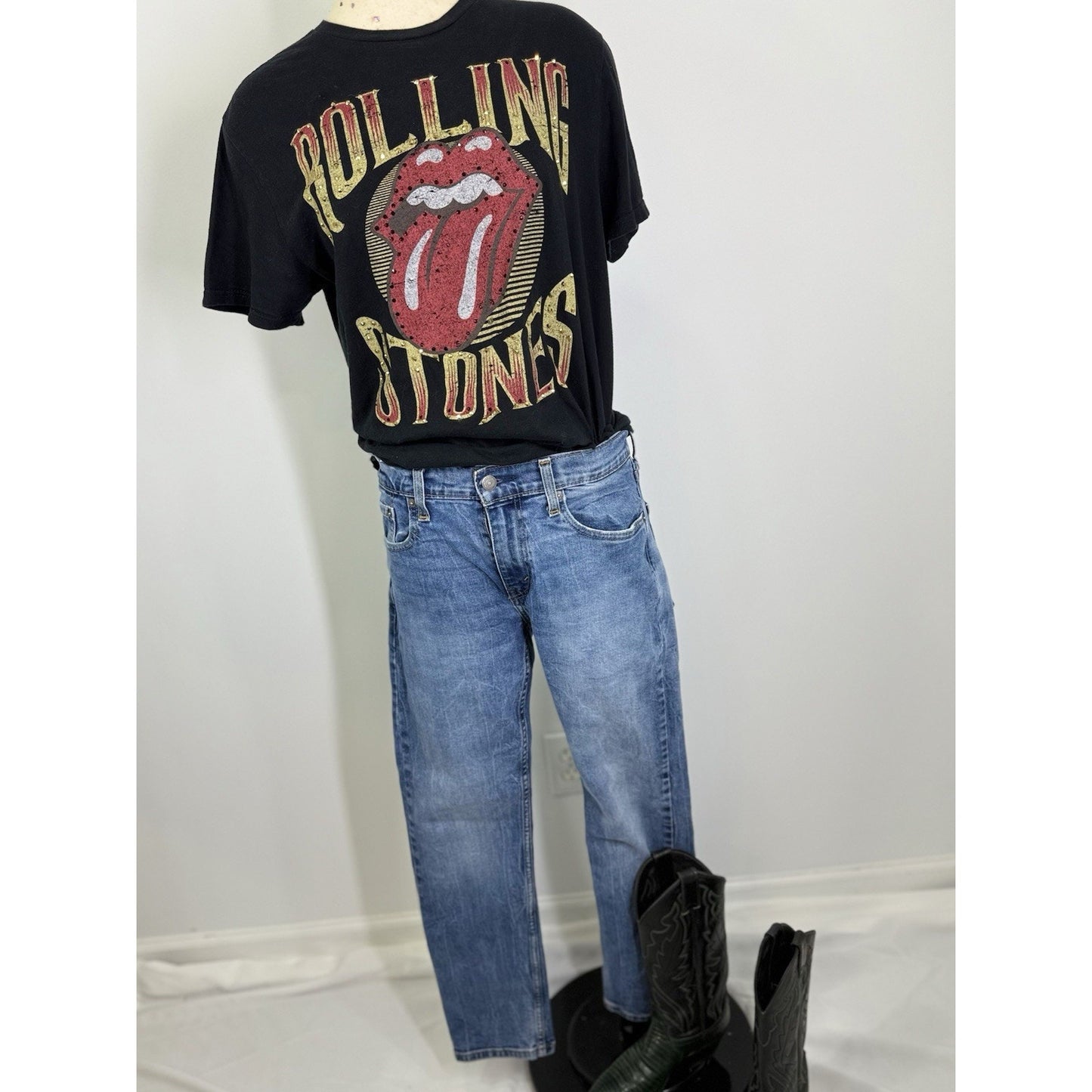 Authentic rolling stones black tee w rhinestones