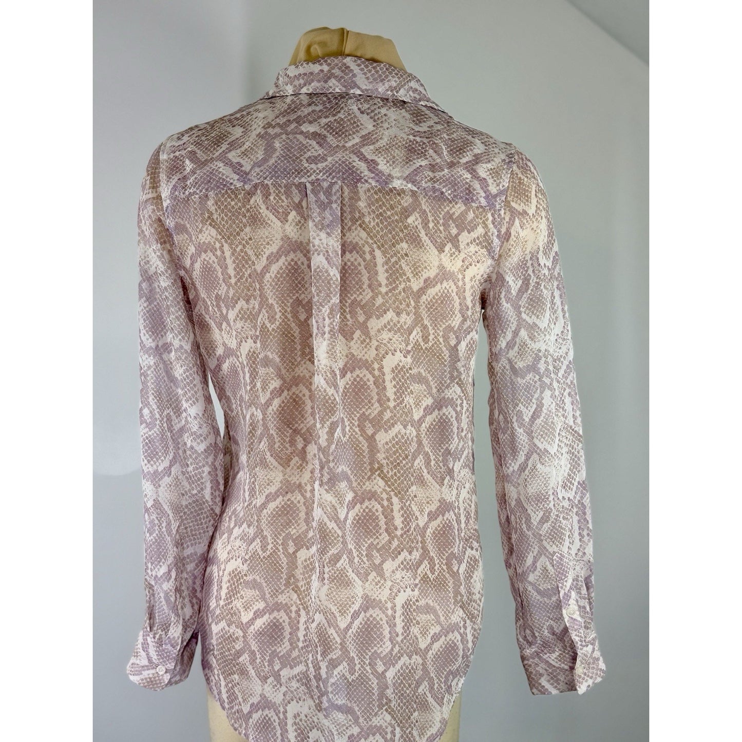 white house black market size 0 sheer snakeskin blouse