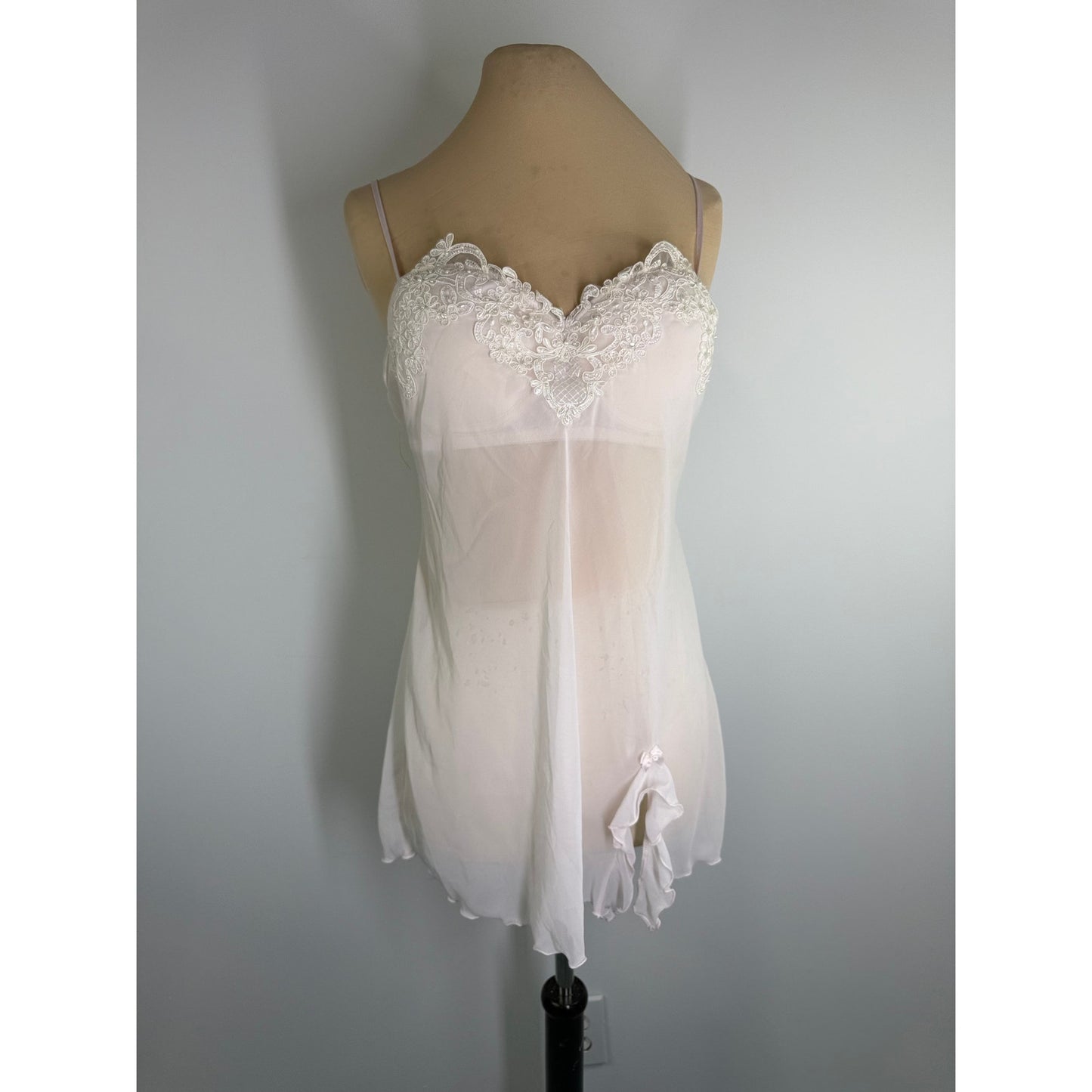 Vintage Linea Donatella  light off white negligee with vintage lace size LARGE WITH BUILT IN BRA