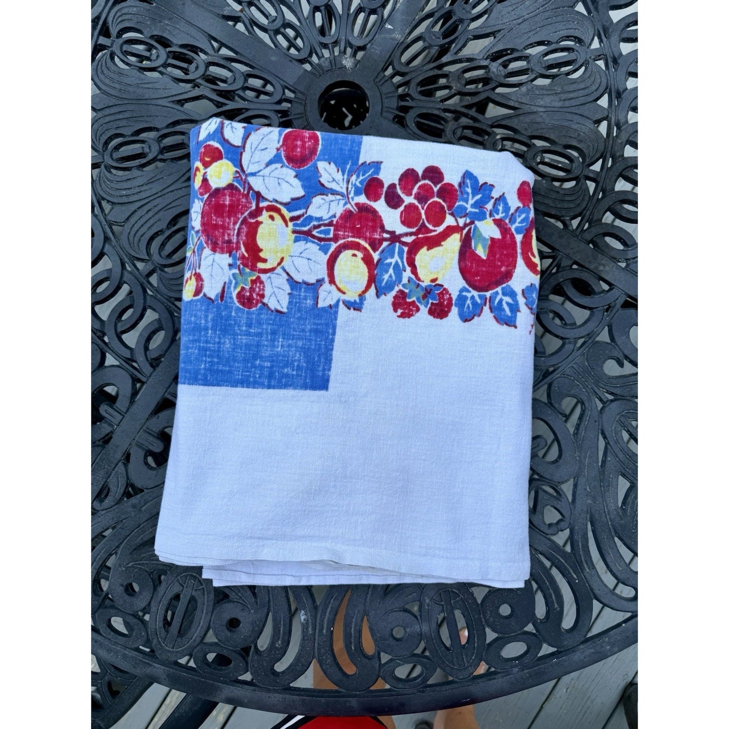 VINTAGE cotton floral cottage French Country Tablecloth Textile (66 x 74) Paris