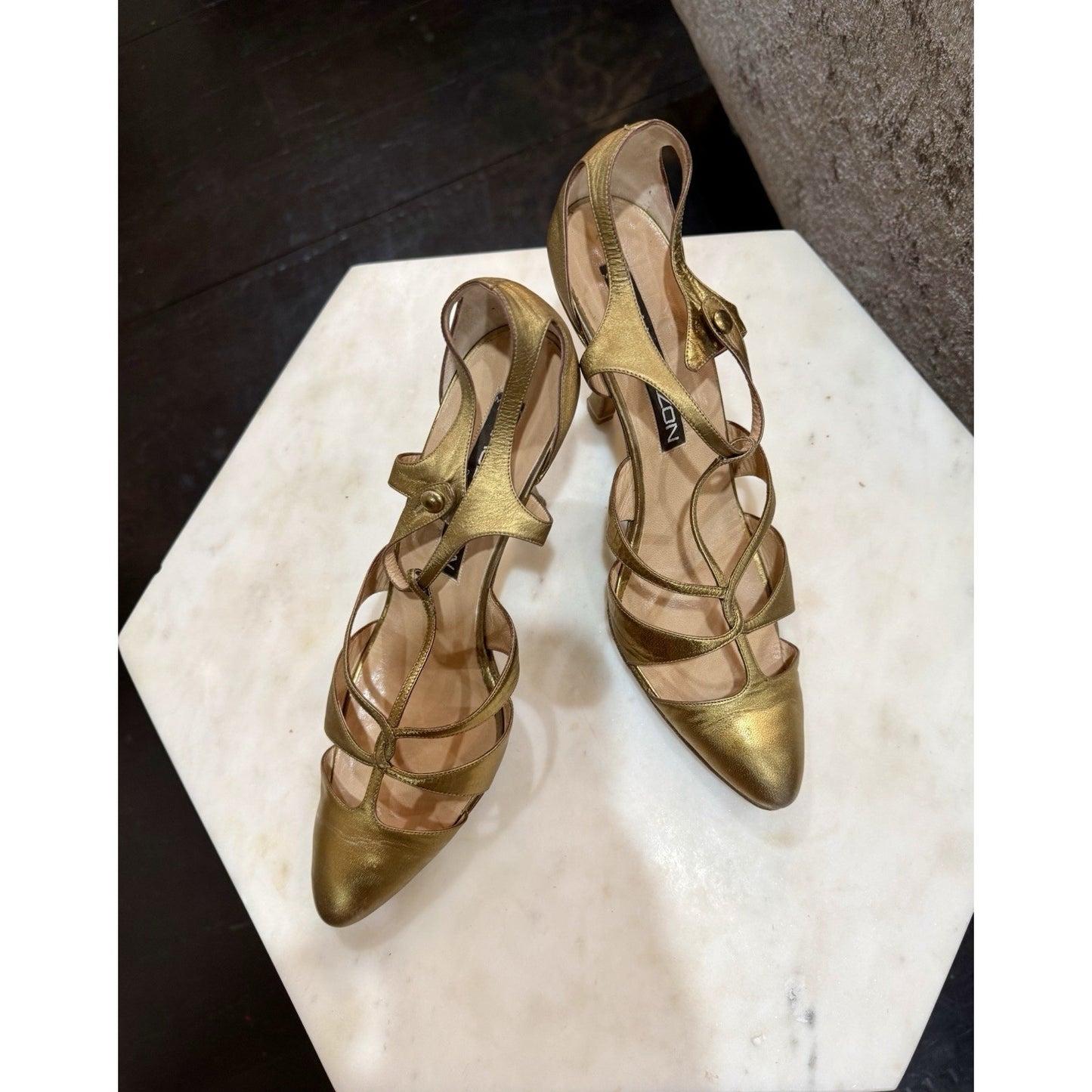 Maud Frizon Women's 3.5 High Heels Size 40 US 8.5) gold leather vintage heels