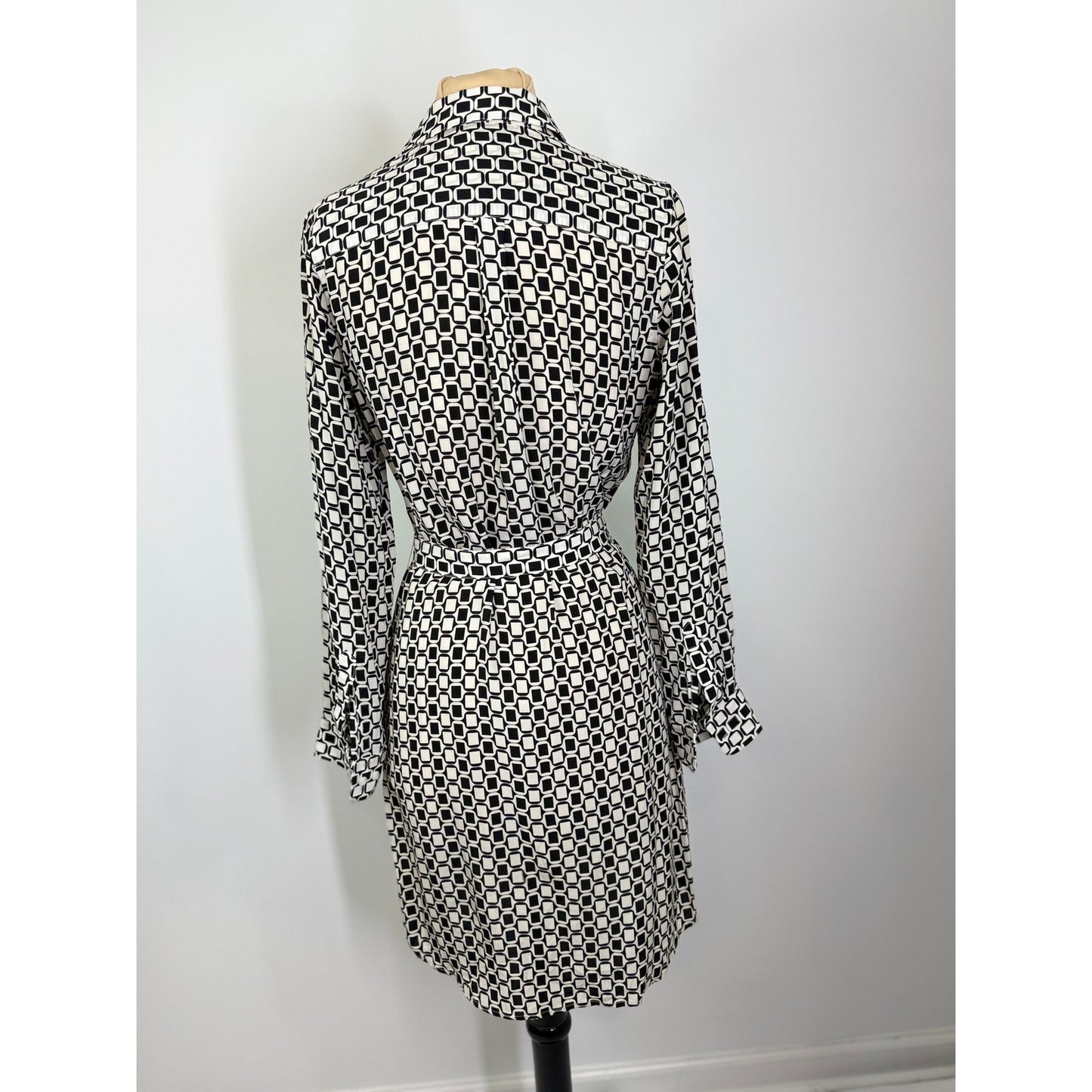 JMclaughlin 100% Silk black and white dress -S