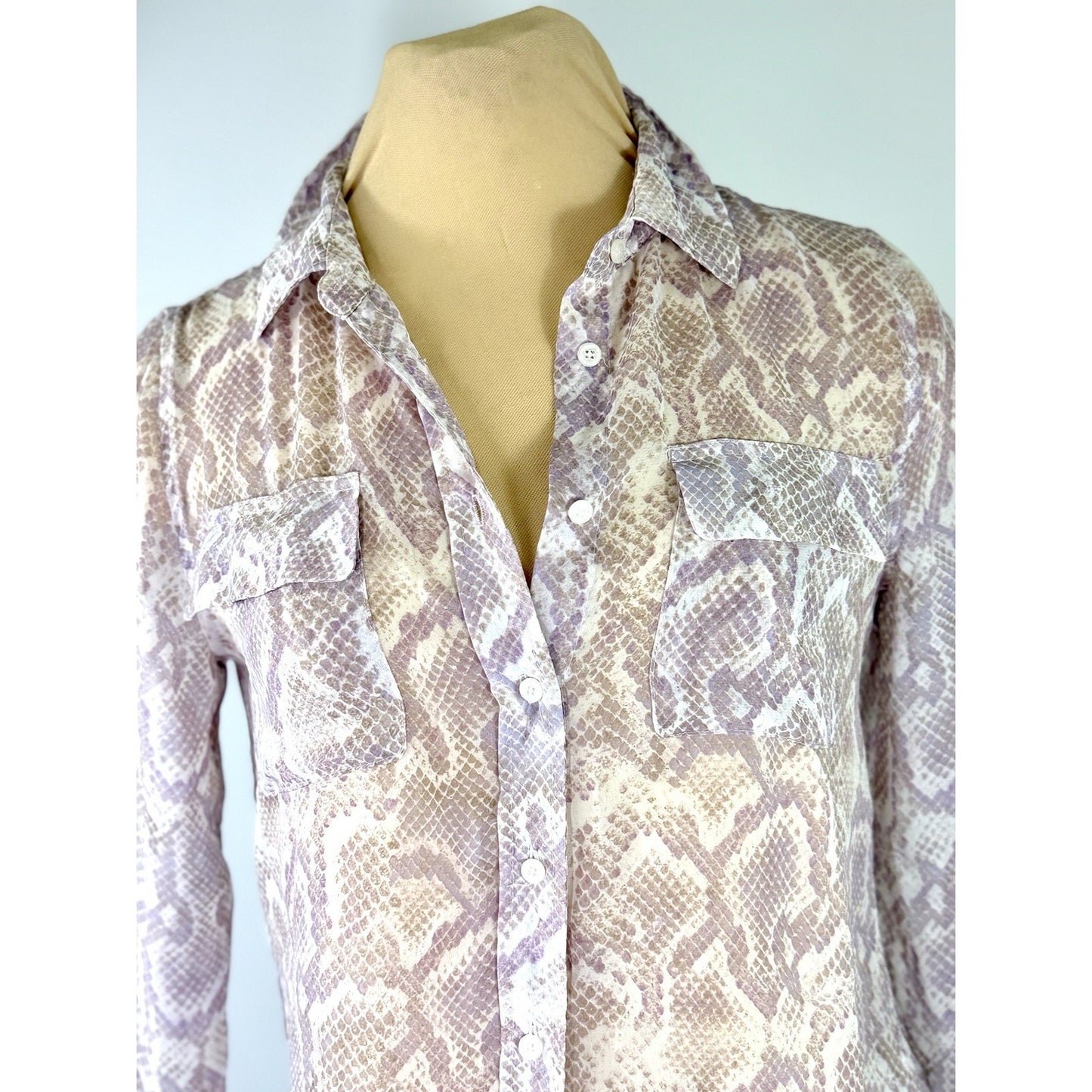 white house black market size 0 sheer snakeskin blouse