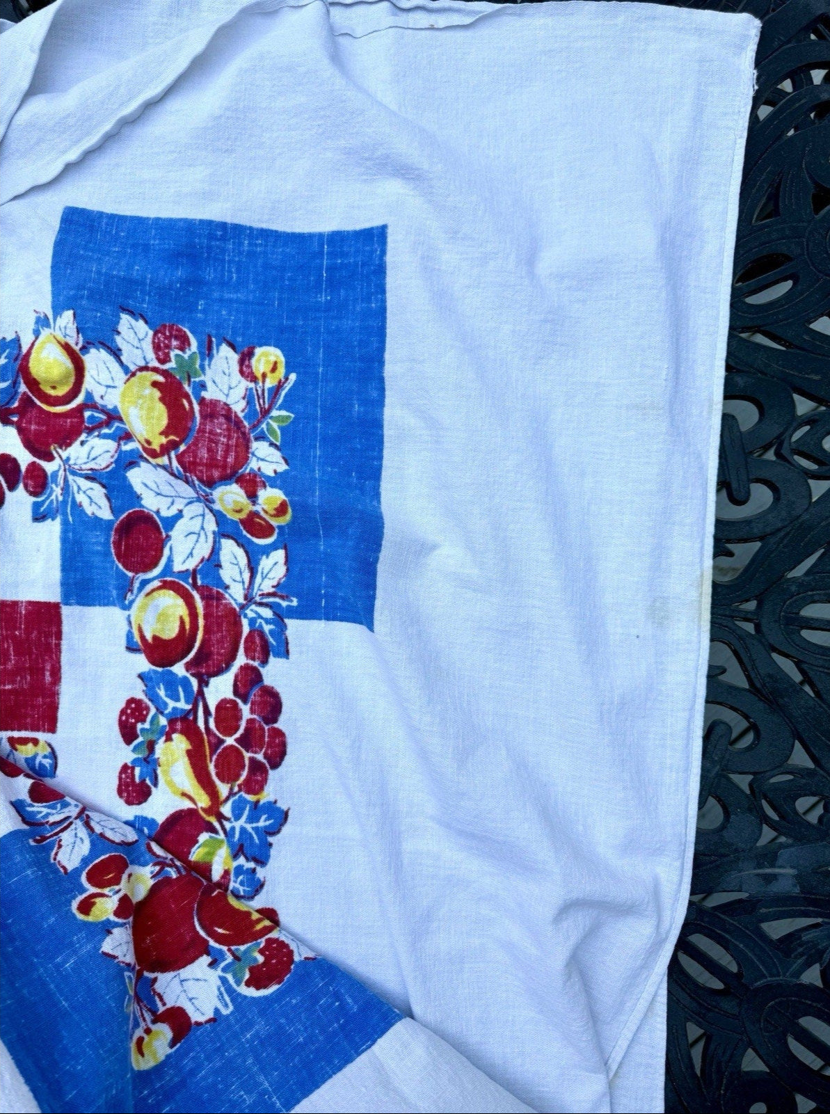 VINTAGE cotton floral cottage French Country Tablecloth Textile (66 x 74) Paris