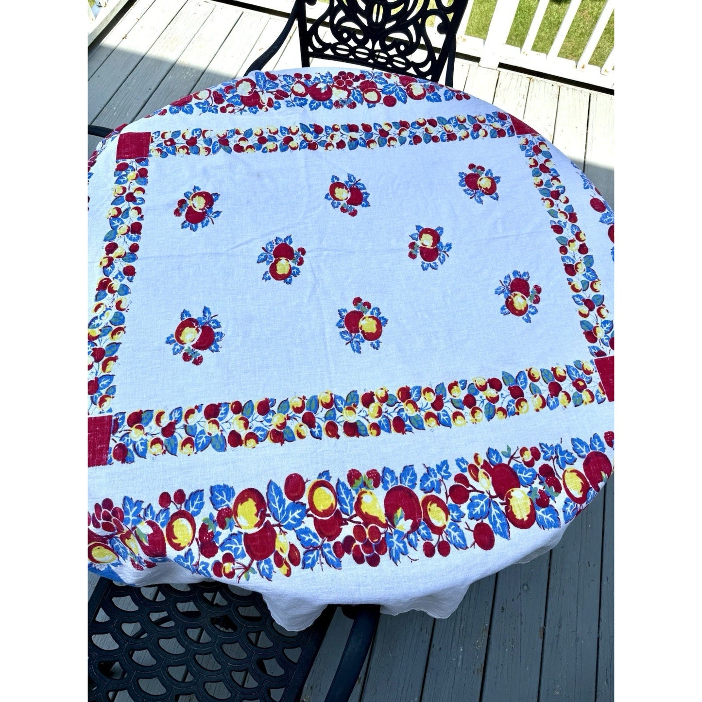 VINTAGE cotton floral cottage French Country Tablecloth Textile (66 x 74) Paris