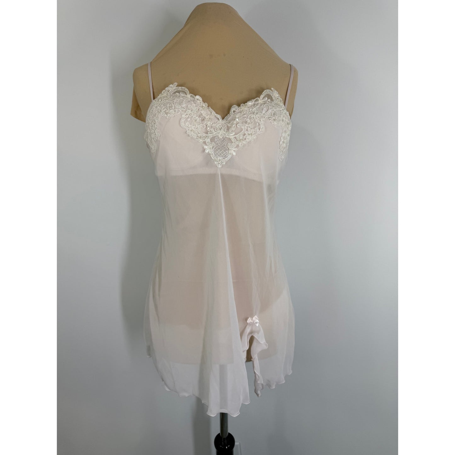 Vintage Linea Donatella  light off white negligee with vintage lace size LARGE WITH BUILT IN BRA